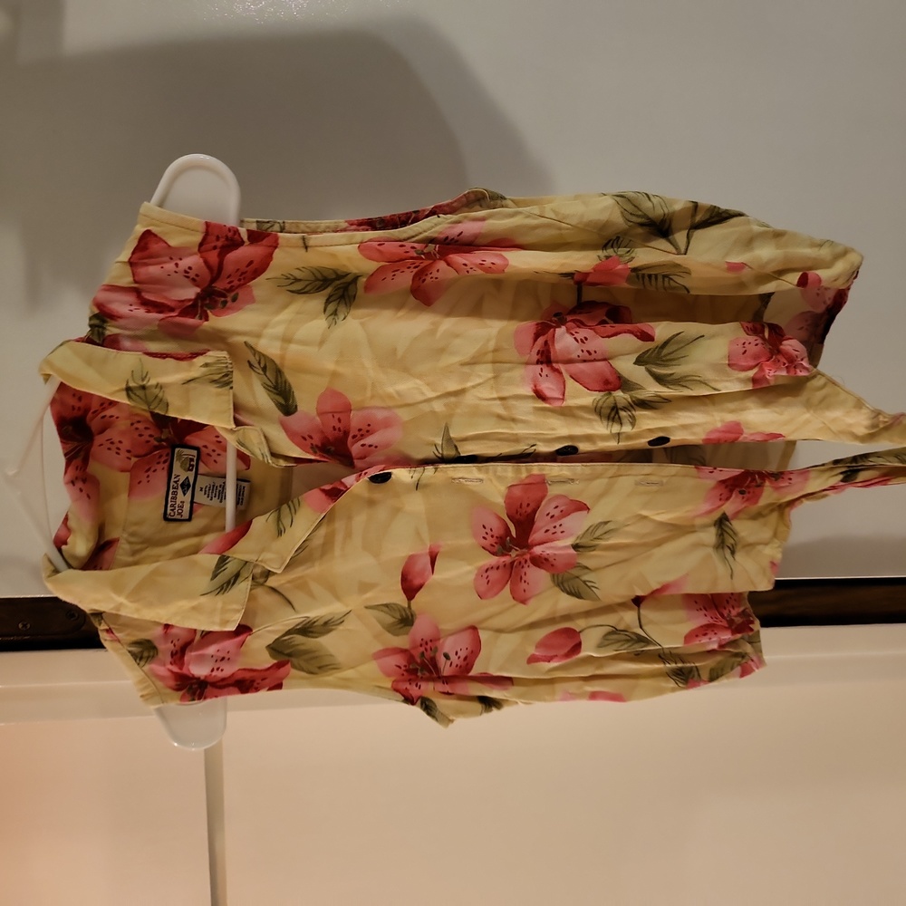 ladies floral button up crop top
